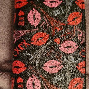 LIPS WALLET EARLY NEW YEAR SALE